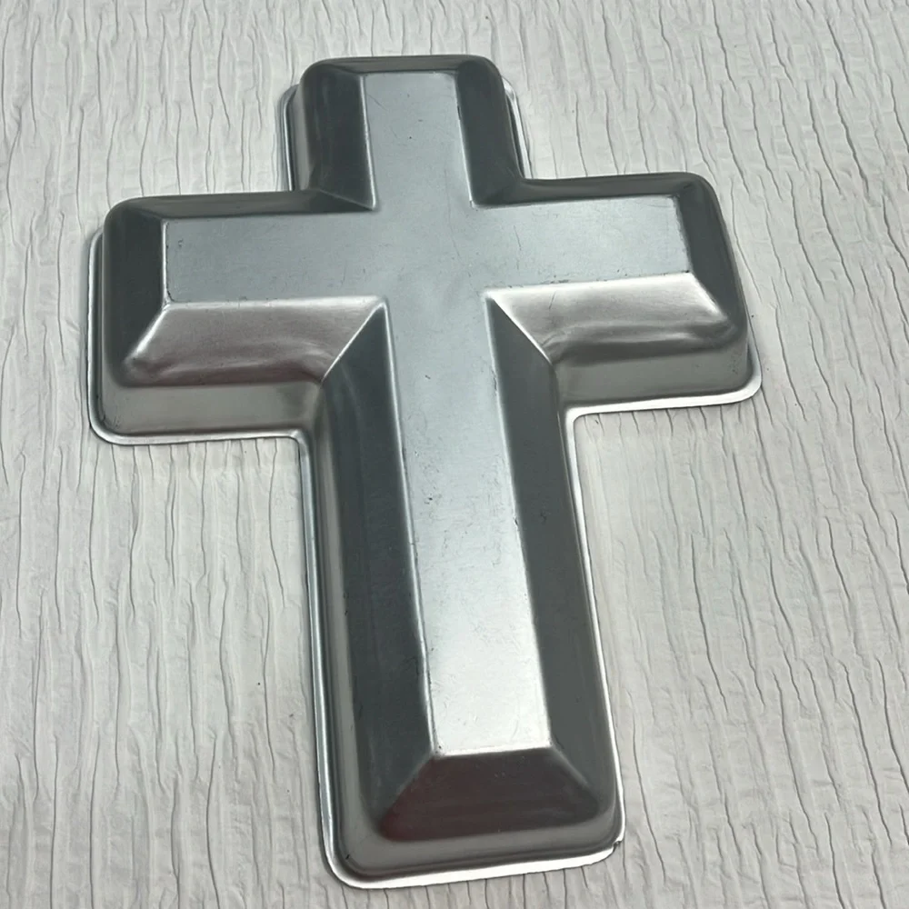 Wilton Cross‎ cake mold
